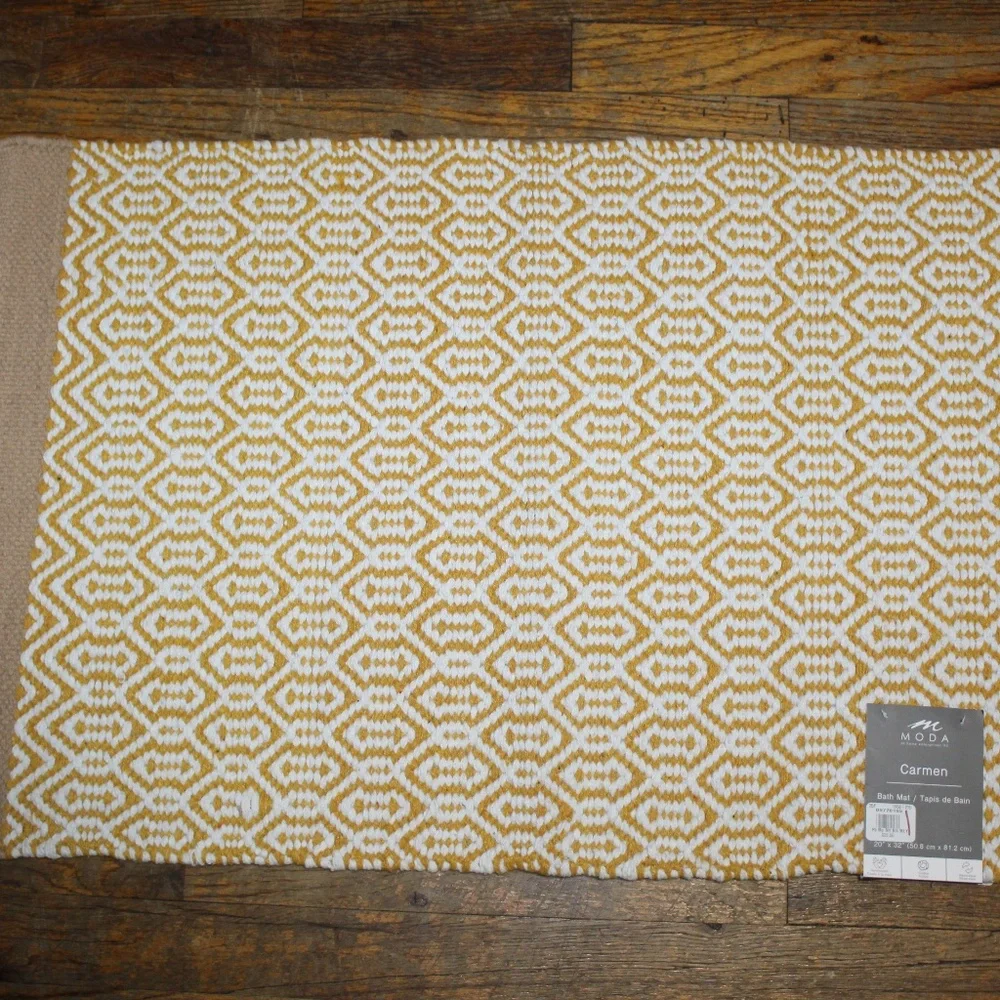 Pottery Barn. Moda at home enterprise. Carmen Bath Mat. Sz. 20″ x 32″